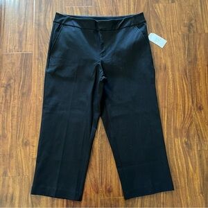 NWT Time and Tru Black Mid Rise Four Way Stretch Capri size 10